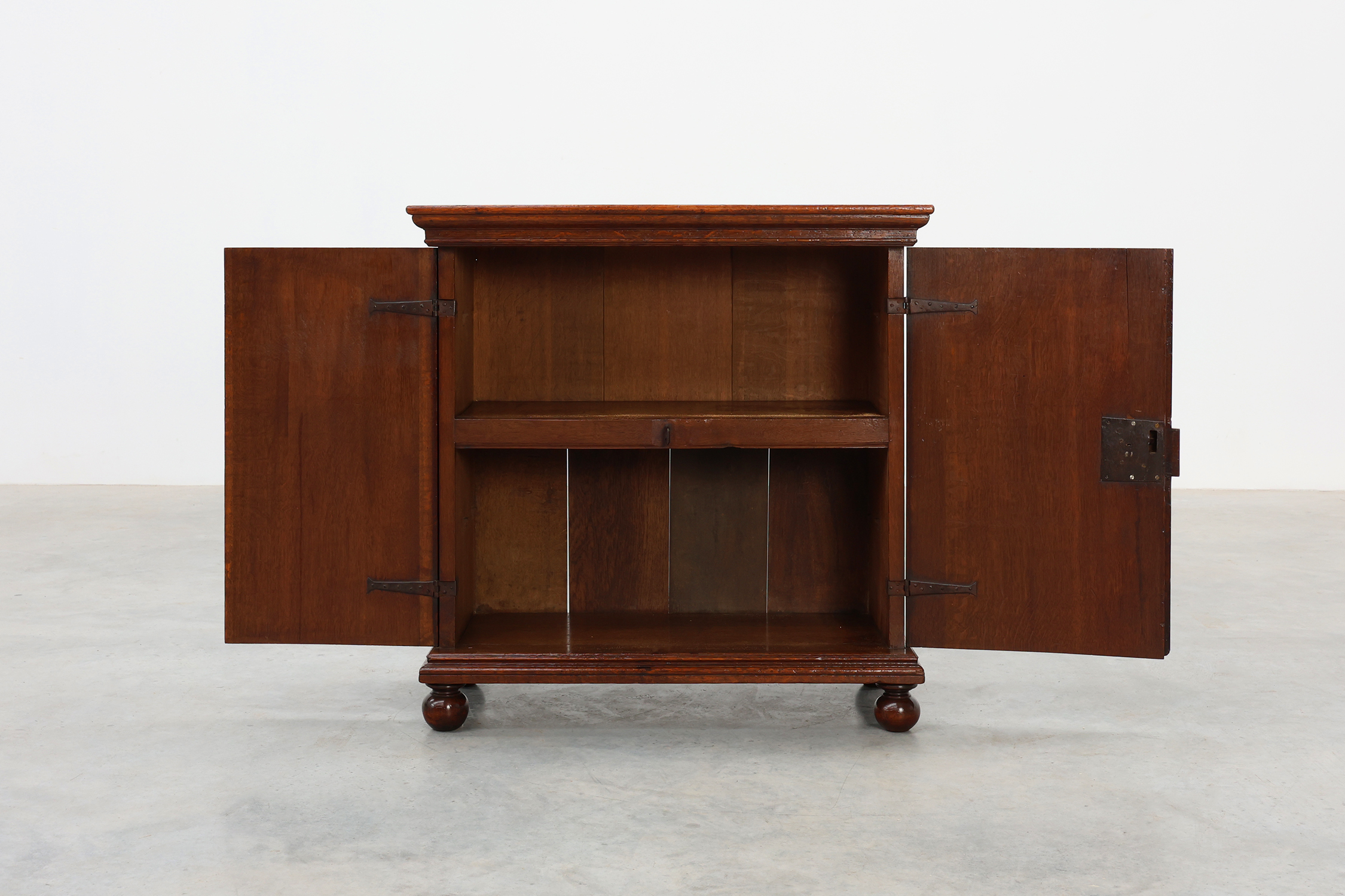 17th Century Small Renaissance oak cabinet, The Netherlandsthumbnail